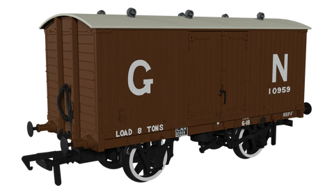 Rapido Trains 930001 OO Gauge GNR 8 Ton Van – GN Livery No.10959