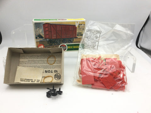 Airfix OO Gauge BR Meat Wagon Kit