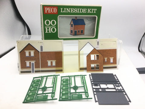 Peco LK-14 OO Gauge Station House Kit (Brick)