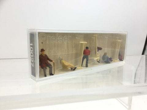 Preiser 10027 HO/OO Gauge Couples on Benches (3x2) Exclusive Figure Set (A)