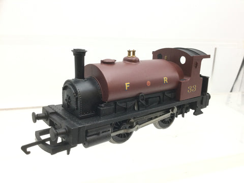 Hornby R1127 OO Gauge FR Maroon Class 0F Pug 33 (L1)