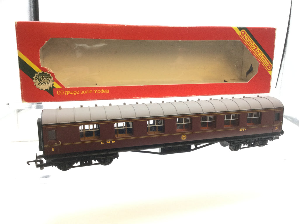 Hornby OO Gauge LMS Maroon Stanier 1st/3rd Coach 3937