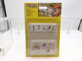 Noch 16281 HO/OO Gauge At the Flea Market Themed Figure Set