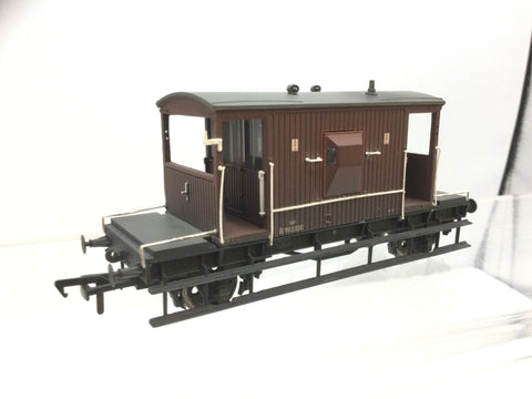 Bachmann 37-537D OO Gauge BR Standard Brake Van B952830 Weathered