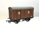 Hornby R6268 OO Gauge SR Double Vent Van 44395