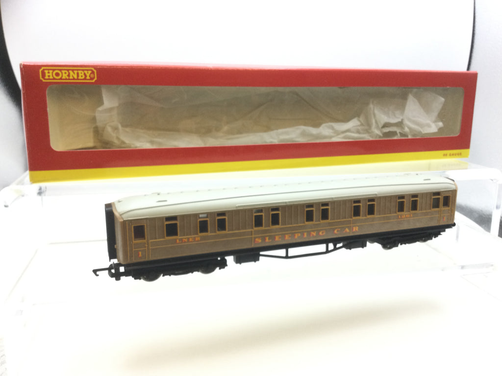 Hornby R4064A OO Gauge LNER Gresley Sleeper Coach 1261