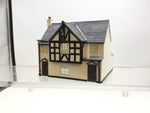 Hornby R8620 OO Gauge Skaledale Small Pub Golden Fleece