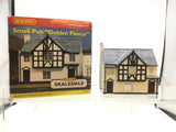 Hornby R8620 OO Gauge Skaledale Small Pub Golden Fleece