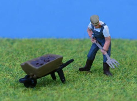 P&D Marsh PDZ30 OO Gauge Whitemetal Painted Farmer Pitchfork & Barrow