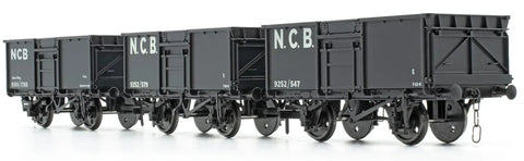 Accurascale 1071 OO Gauge BR 16T Mineral - 1/108 - NCB (Bates Colliery) Black - Pack R