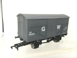 Dapol B504A OO Gauge GWR 8t Fruit Van 38228