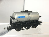 Dapol B697 OO Gauge 6 Wheel Milk Tanker Express Dairies