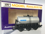 Dapol B697 OO Gauge 6 Wheel Milk Tanker Express Dairies