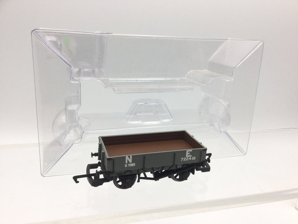 Hornby R3671 OO Gauge NE 3 Plank Wagon 722418