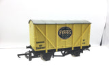 Wrenn W5022 OO Gauge Banana Van Fyffes (Pale Yellow)