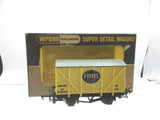 Wrenn W5022 OO Gauge Banana Van Fyffes (Pale Yellow)