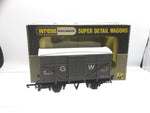 Wrenn W5058 OO Gauge GWR 8t Fruit Van 38200 (Light Grey)