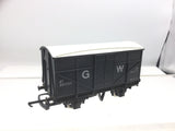 Wrenn W5058 OO Gauge GWR 8t Fruit Van 38200 (Dark Grey)