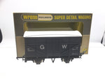 Wrenn W5058 OO Gauge GWR 8t Fruit Van 38200 (Dark Grey)