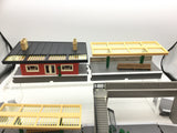 Hornby R004 OO Gauge Suburban Station