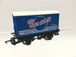 Hornby R132 OO Gauge Ventilated Van Baxters Meats