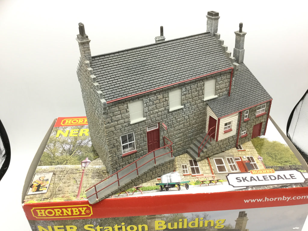 Hornby oo gauge store buildings