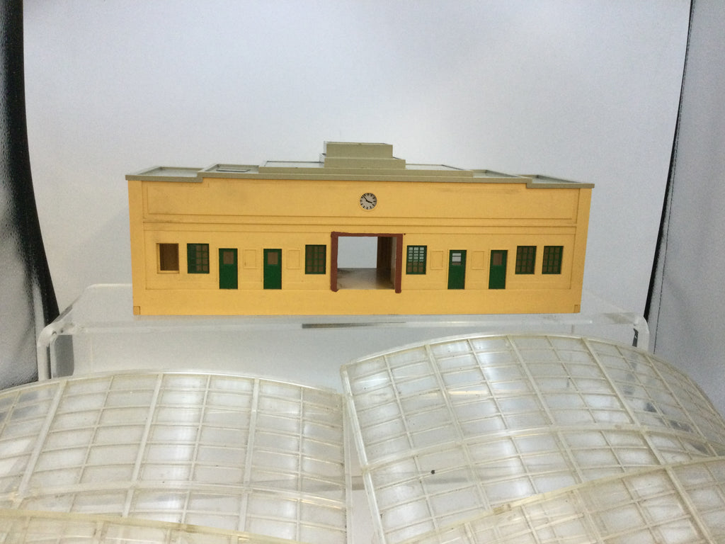 Hornby Dublo OO Gauge Station Terminus and Canopies